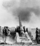 An old black and white photo of men standing around a cannon on Vimy Ridge.