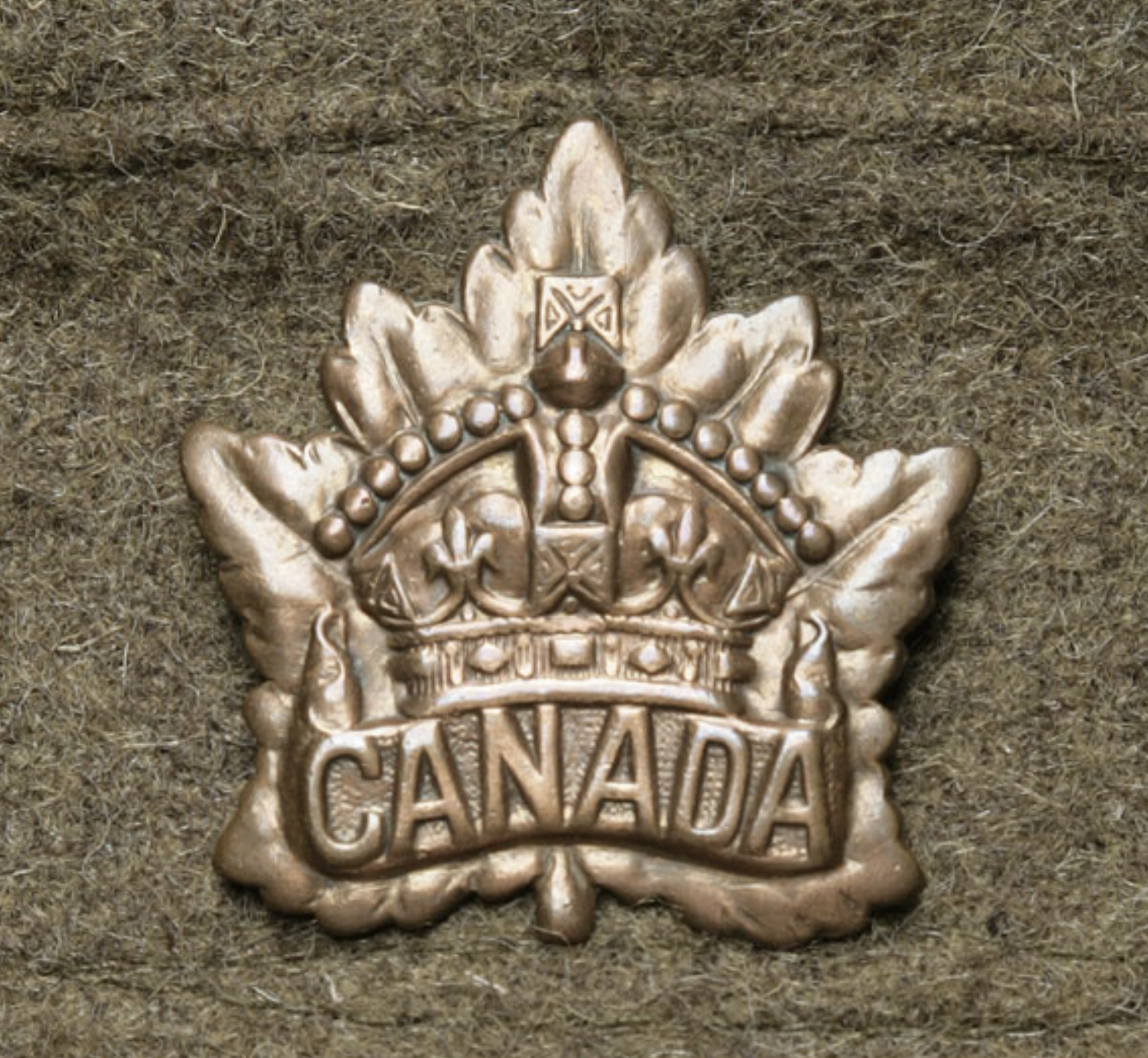 A general list cap badge with the word "Canada" on it.