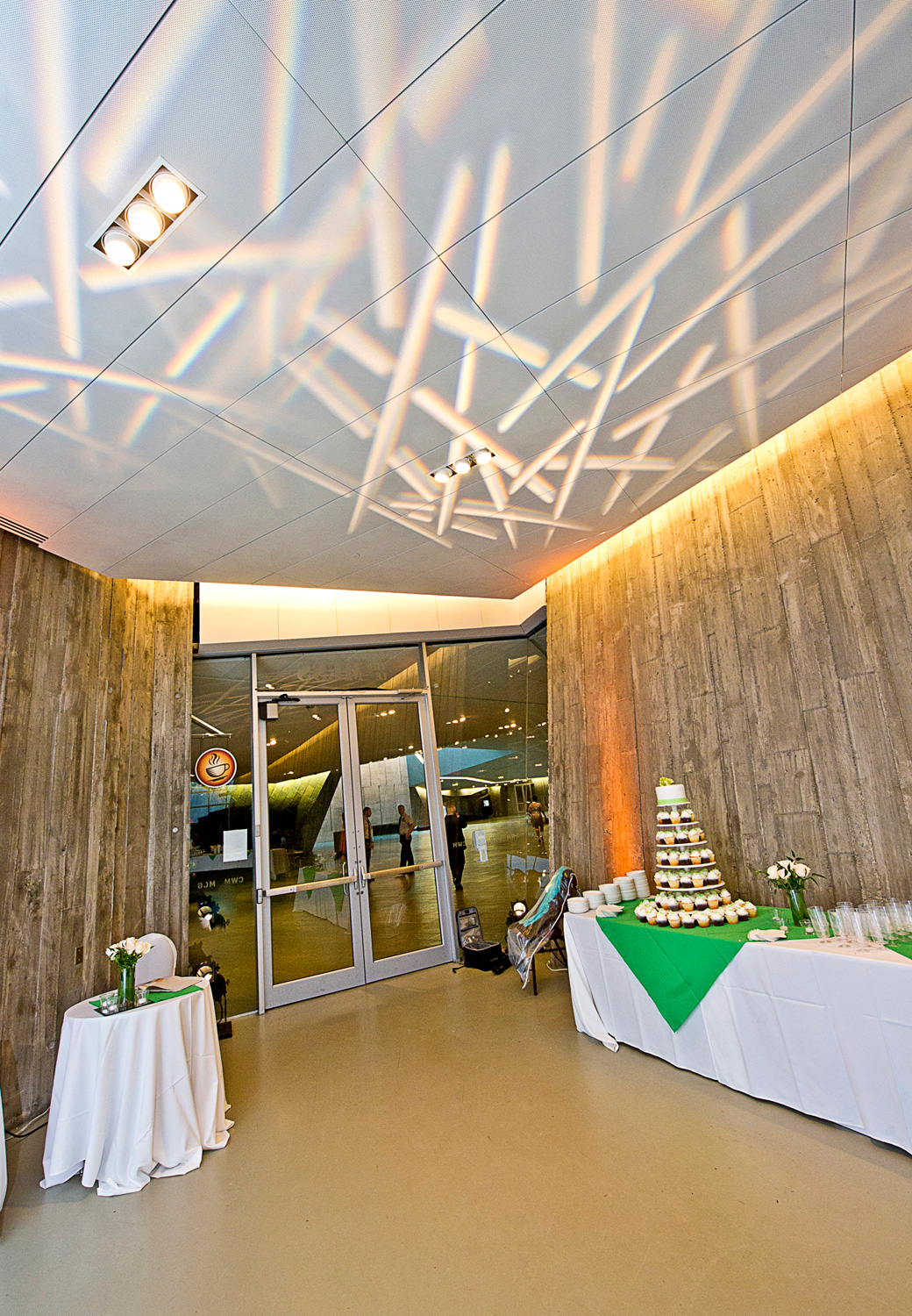 The Café in the Canadian War Museum in Ottawa adorned with a white tablecloth and green tablecloths.